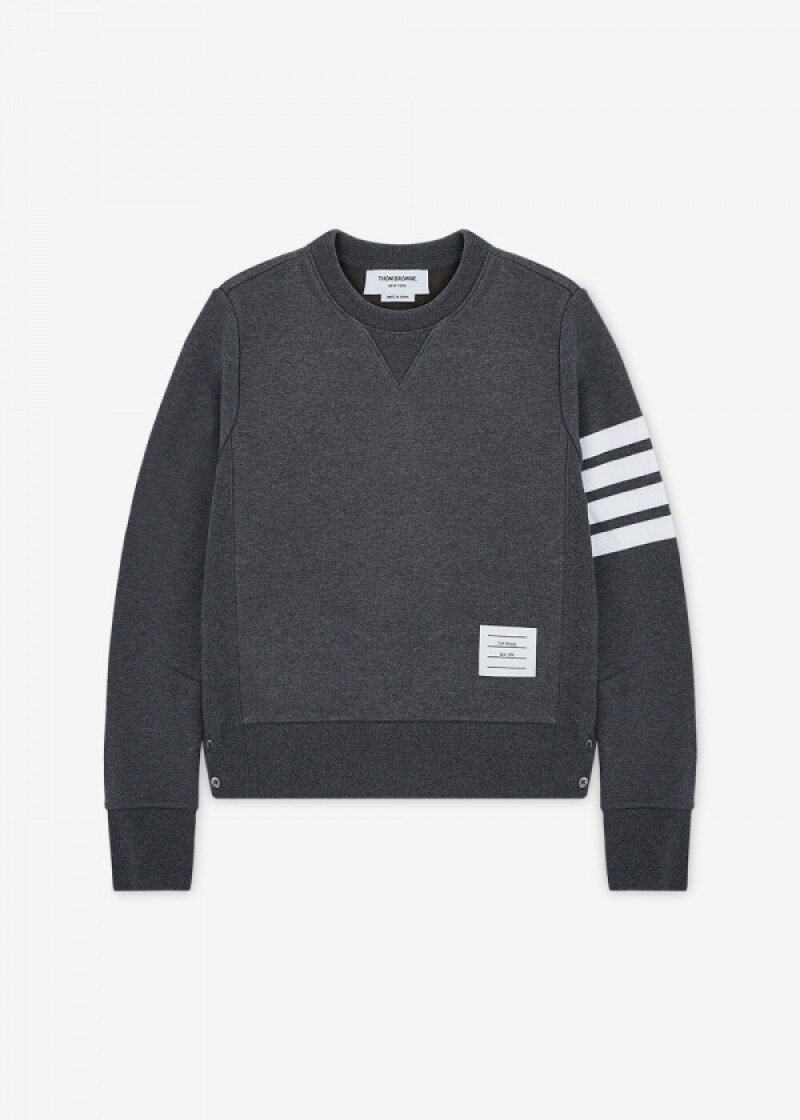 톰브라운 여성 사선 완장 다크 그레이 맨투맨 FJT002A 00535 025