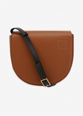 스크래치_로에베 여성 아나그램 다크 탄 크로스백 A894A01X02 3586(186970)